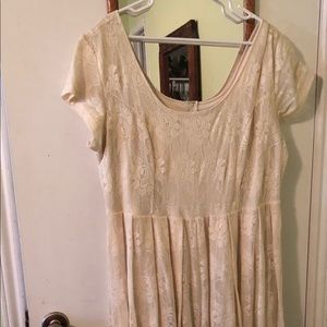 Midi Beautiful cream lace dress. Torrid sz 18.